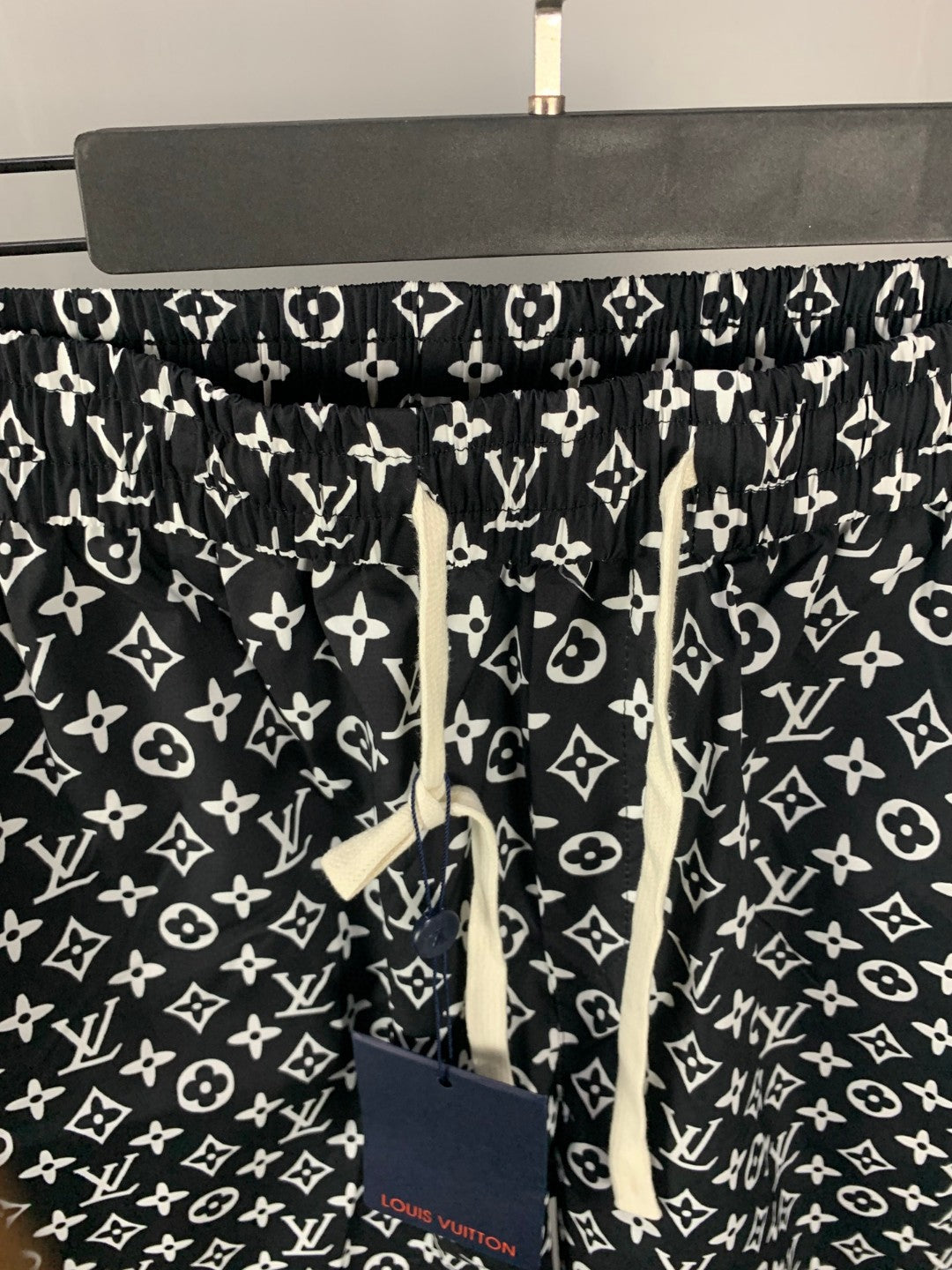 SHORTS LV Position 4