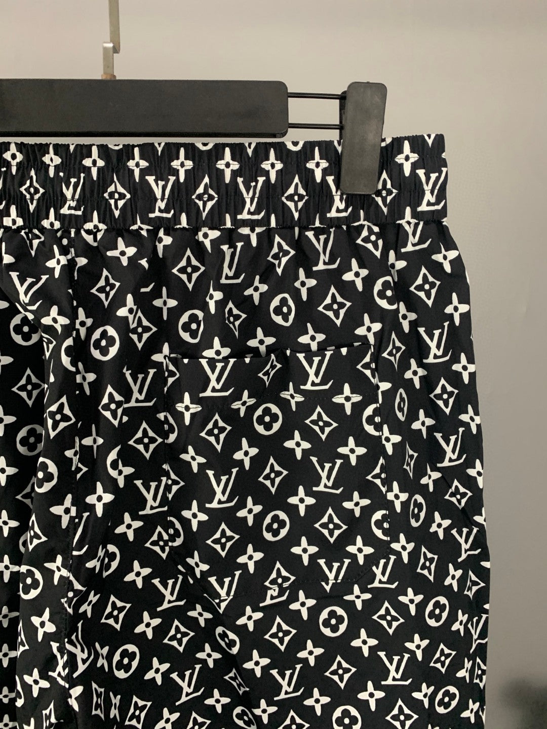 SHORTS LV Position 5