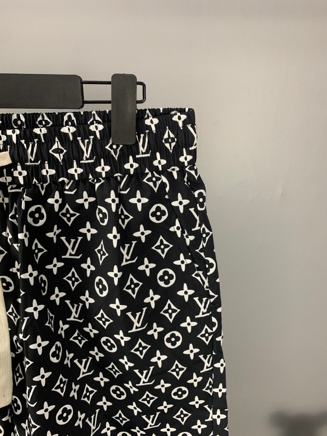 SHORTS LV Position 7