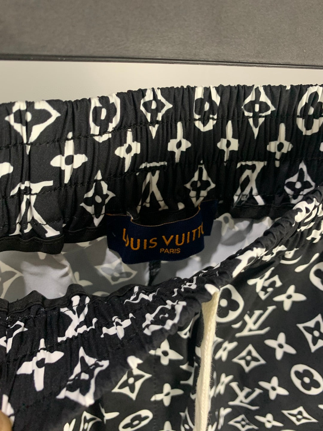 SHORTS LV Position 9