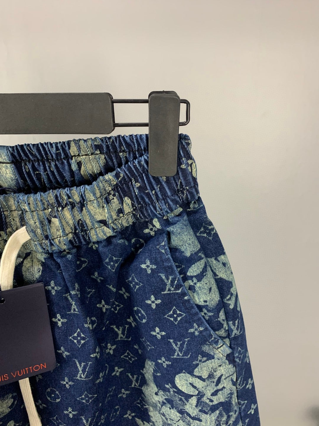 SHORTS LV Position 6