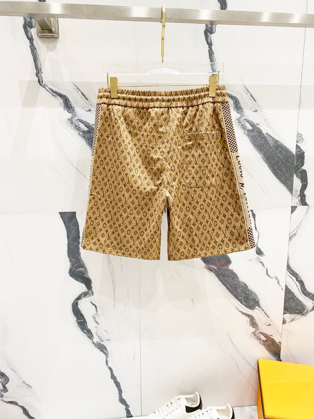 SHORTS LV Position 3