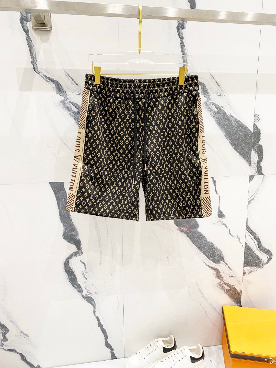 SHORTS LV Position 1