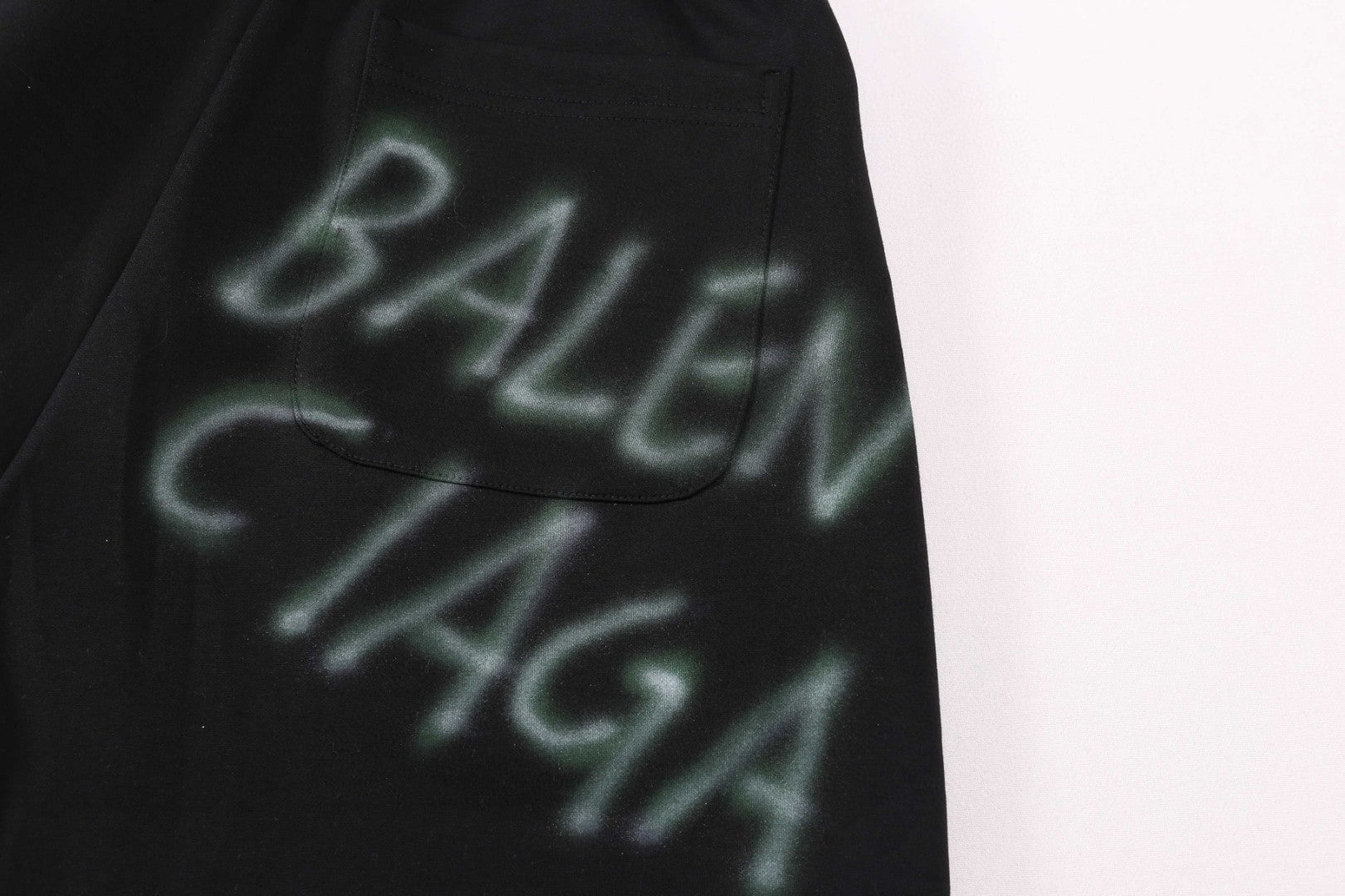 SHORTS BALENCIAGA Position 3