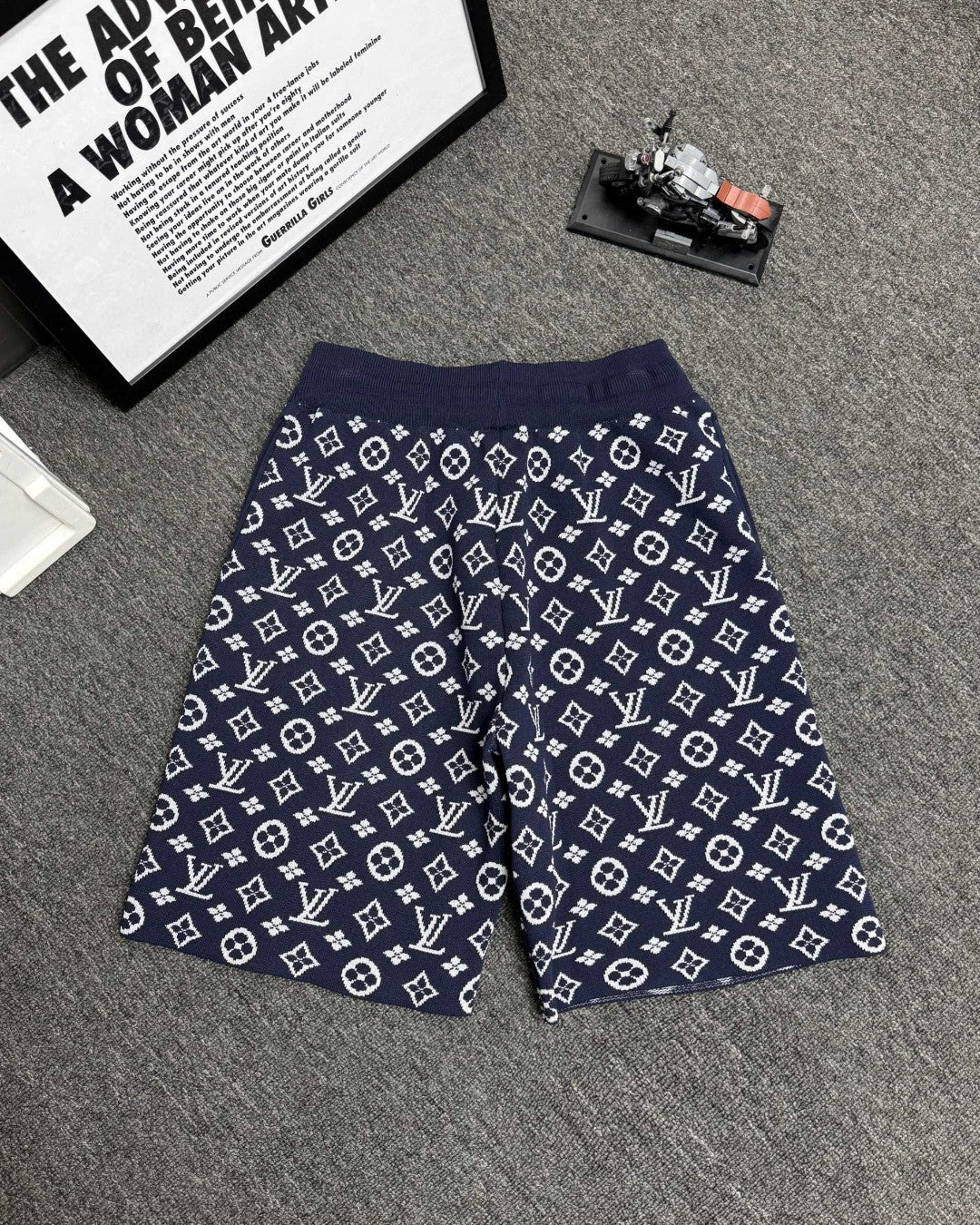 SHORTS LV Position 10