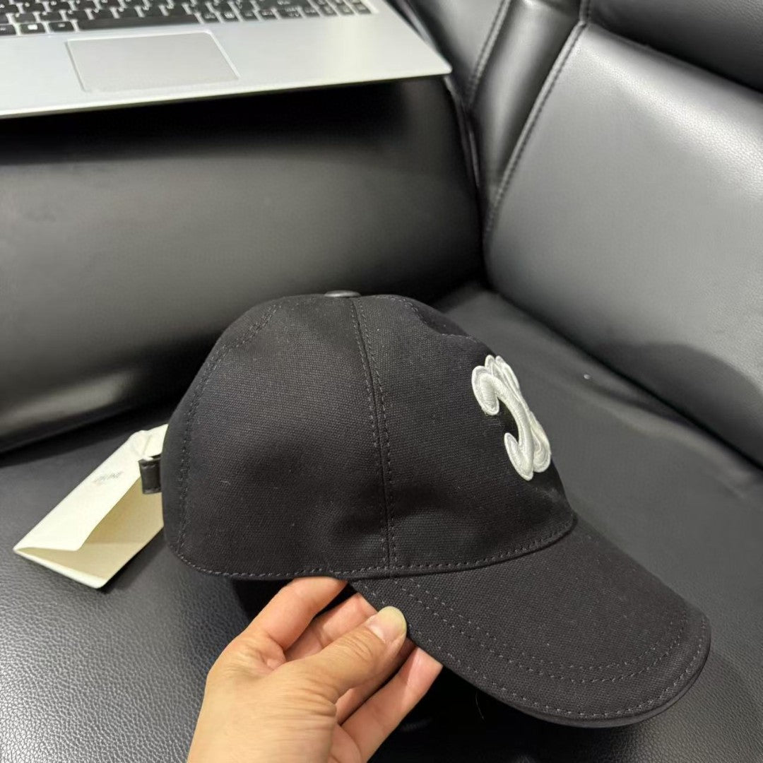 Cappellino Celine Position 9