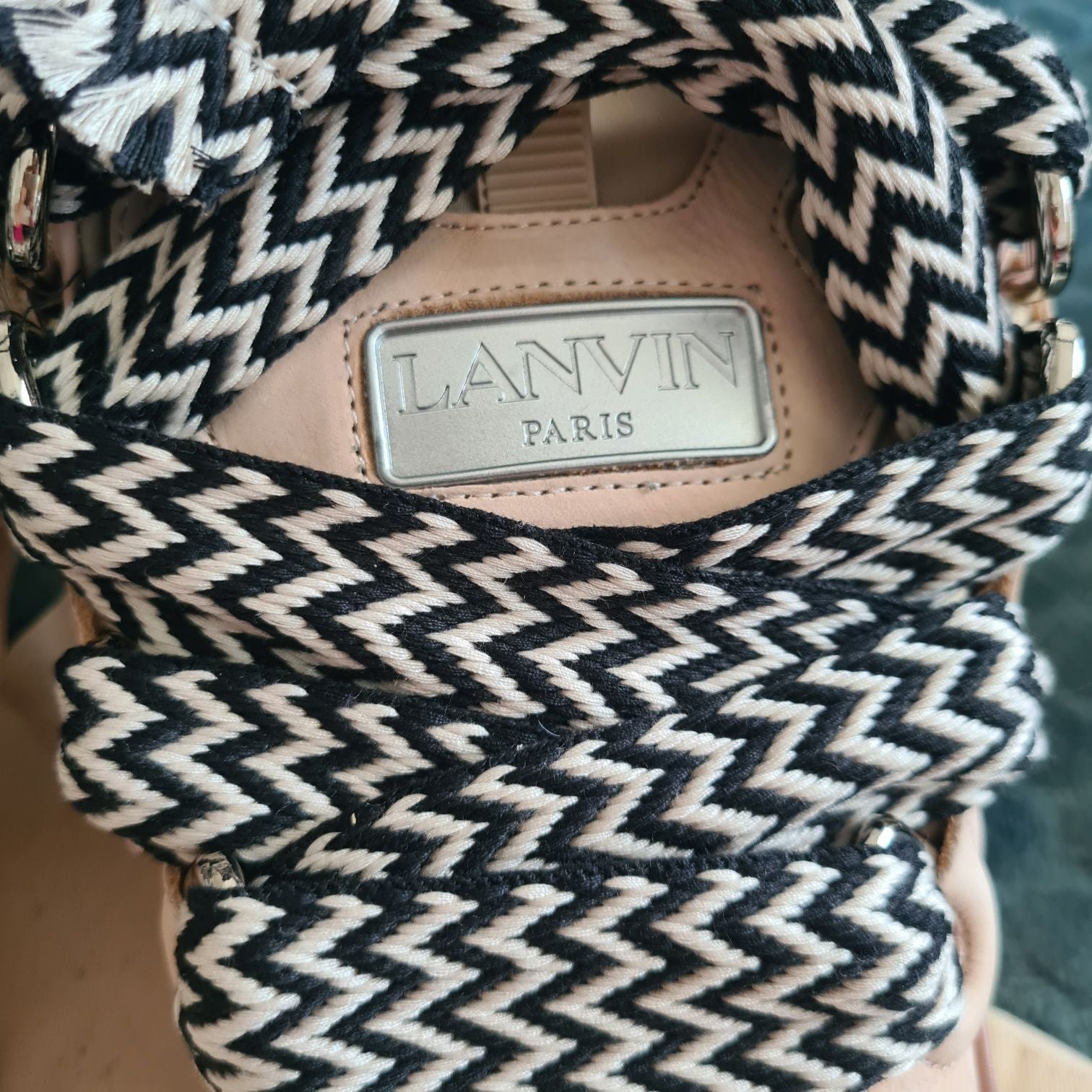 Lanvin  Curb
