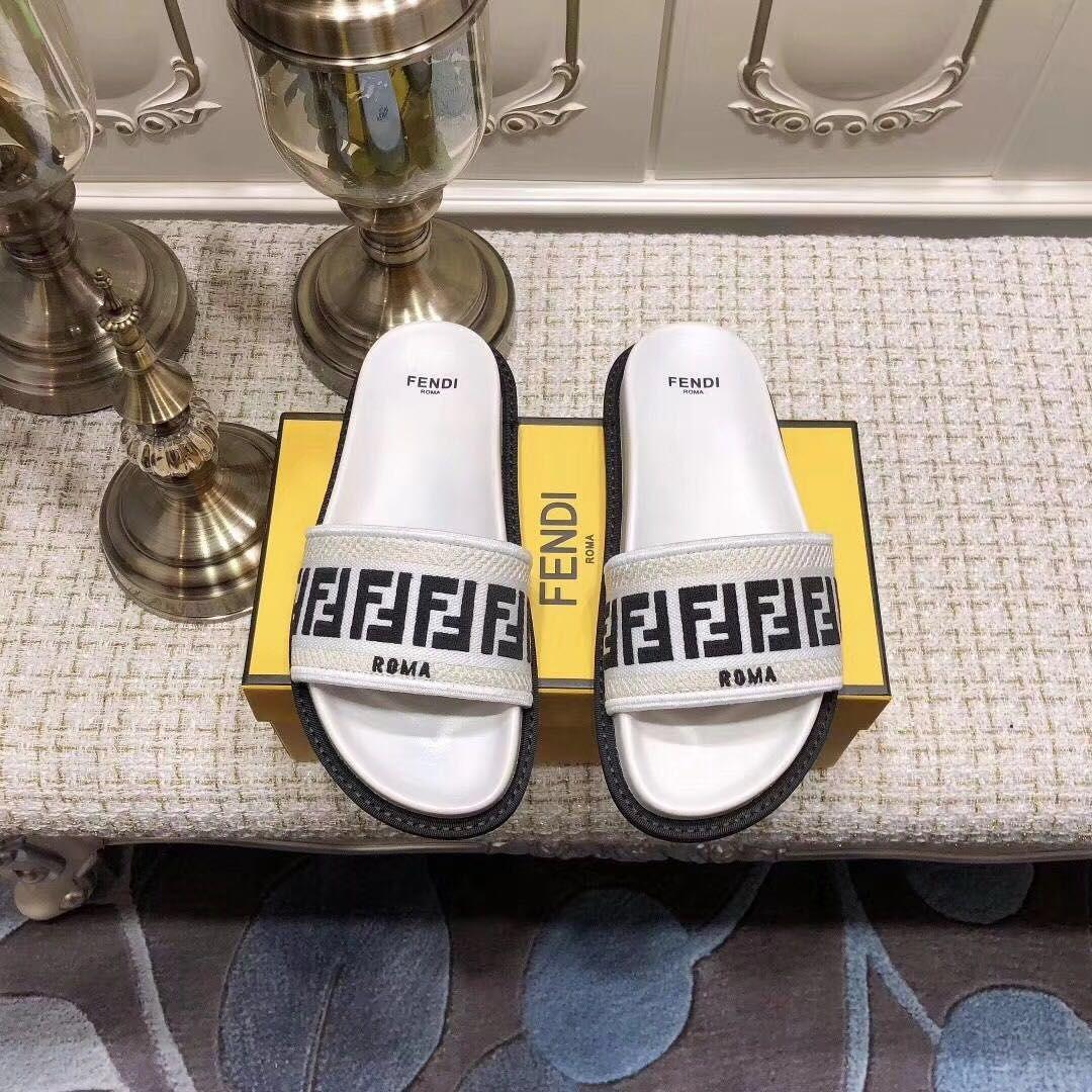 Ciabatte Fendi - STORM OFFICIAL STORE
