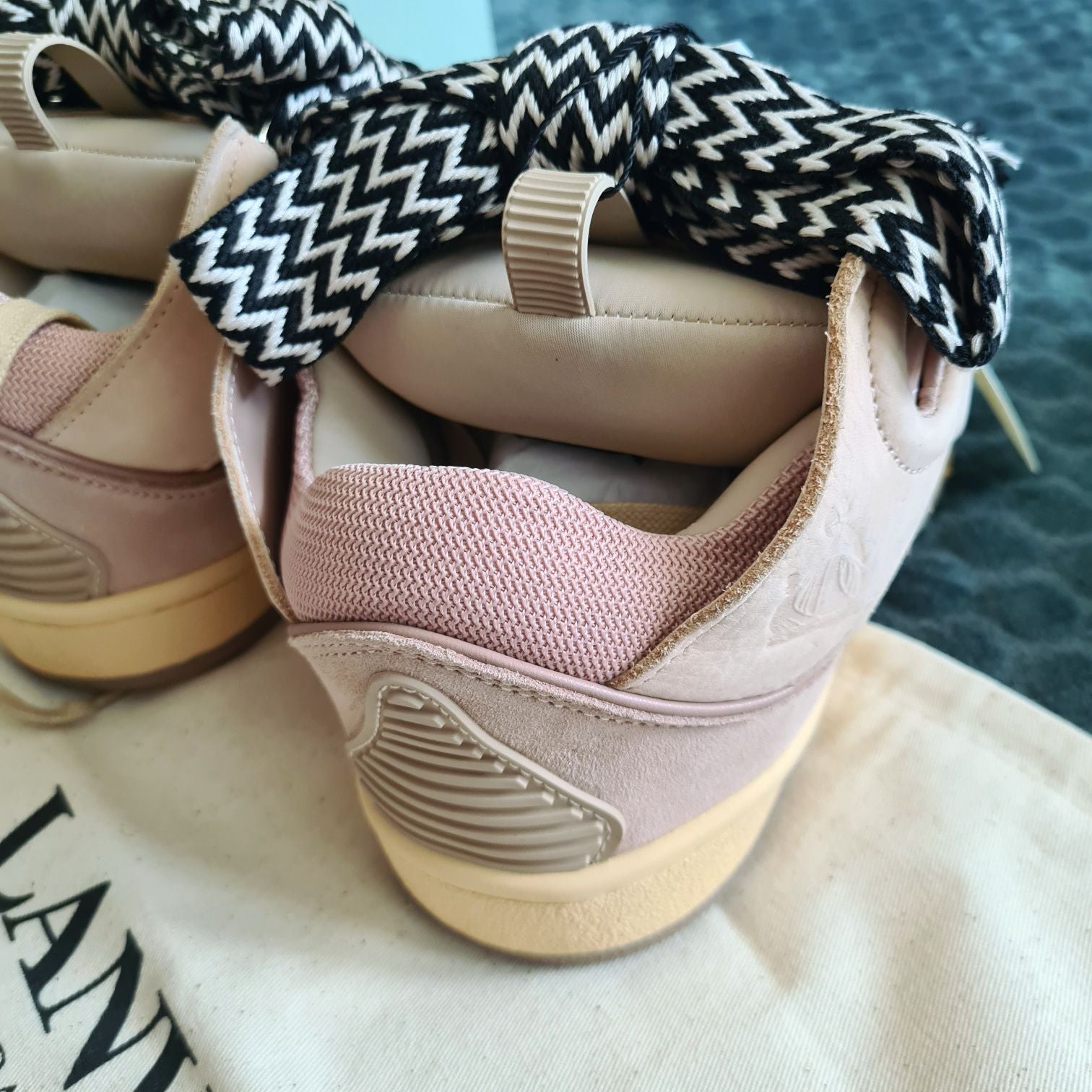 Lanvin  Curb