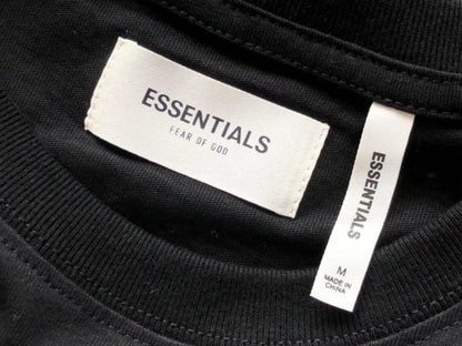 T-SHIRT ESSENTIALS Position 4