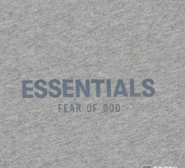 T-SHIRT ESSENTIALS Position 3