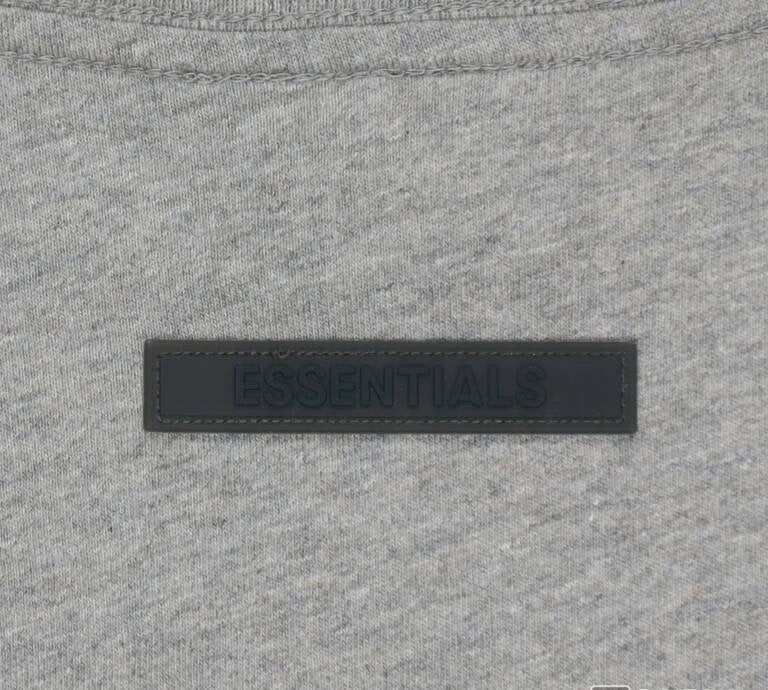 T-SHIRT ESSENTIALS Position 4