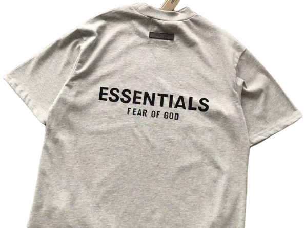 T-SHIRT ESSENTIALS Position 1