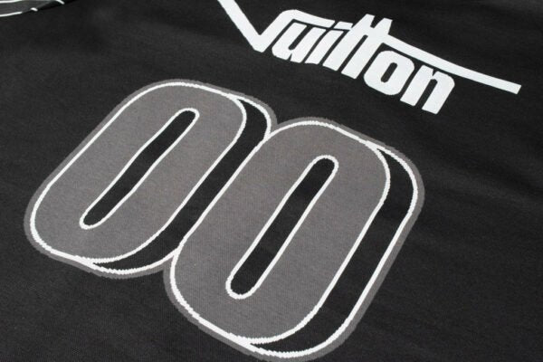 T-SHIRT LV Position 3
