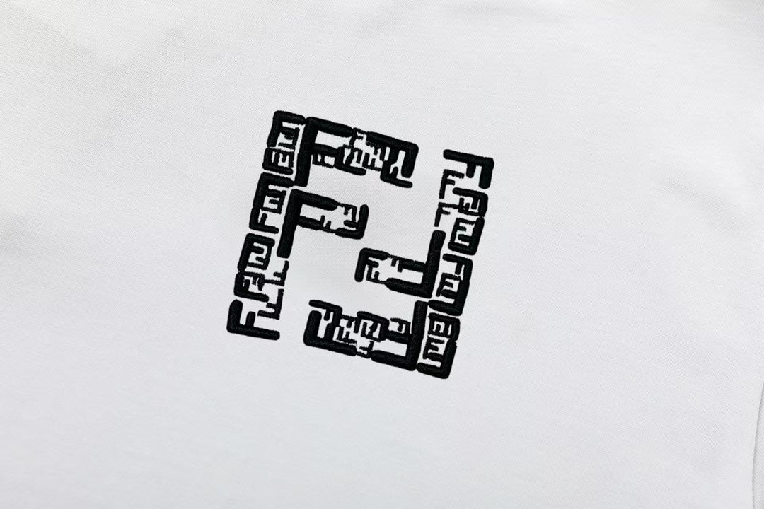 T-SHIRT FENDI Position 4